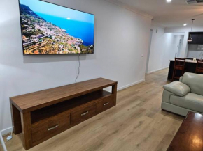 O Stylish 4 Room Oasis with 65 TV